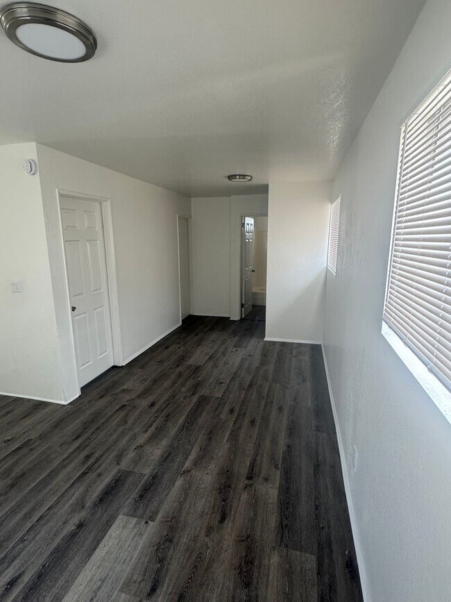 Building Photo - 4 Bed 2 Bath Home for Rent