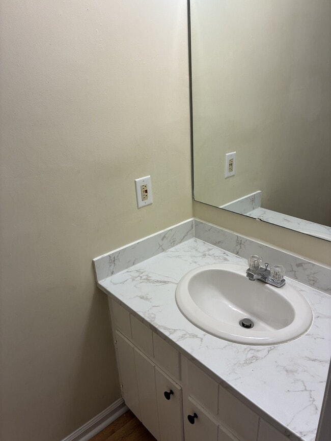 Building Photo - 114 Concord Dr