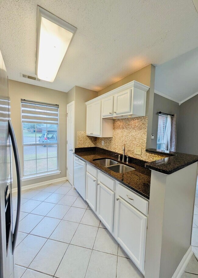 Building Photo - 1470 Estacada Way