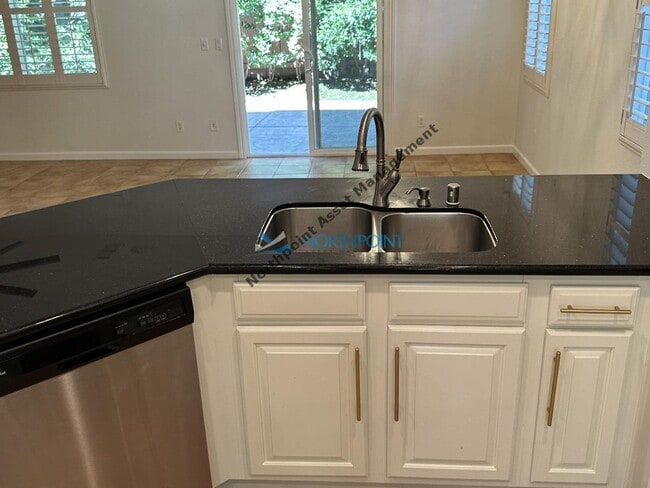 Building Photo - 4BR/3BA w/ Solar + Downstairs Bed/Bath in Whitney Oaks