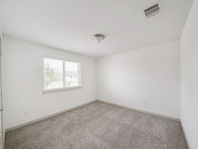 Building Photo - 29511 Ella Larchmont Ct