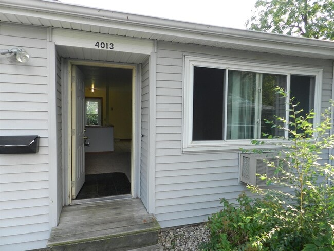 Building Photo - 4015 Claire St