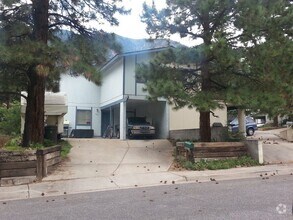 Building Photo - Christmas Tree - 3 Bedrooms/1.5 Baths $2,450!