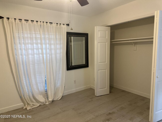 Building Photo - 7335 Floral Ridge Dr