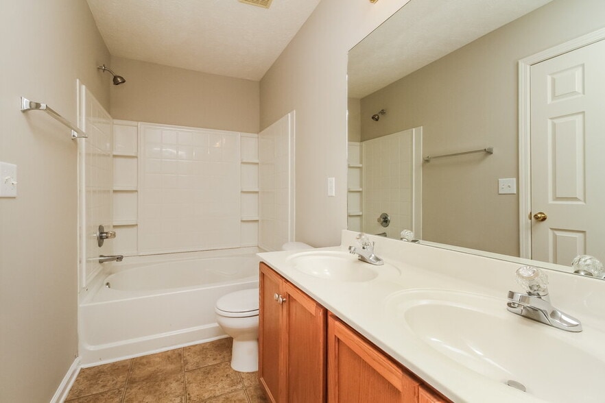 Building Photo - 913 Buckhaven Dr