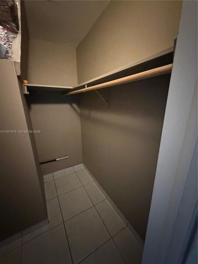 Building Photo - 1301 N 12th Ct