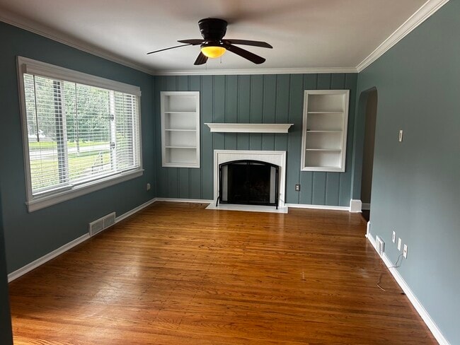 Building Photo - 2421 Clarendon Ave