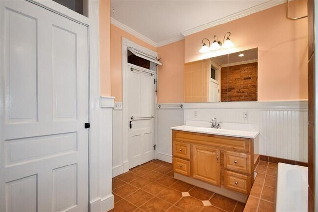 Building Photo - 4214 Post St