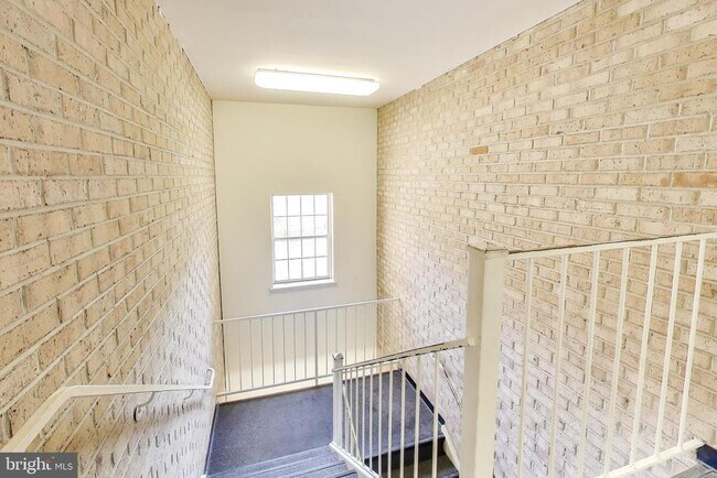 Building Photo - 8205 Whispering Oaks Way