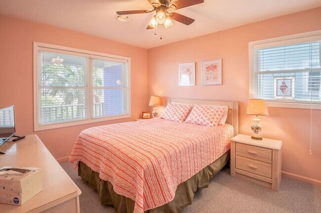 Building Photo - FURNISHED OFF-SEASON MONTHLY RENTAL-STARTI...