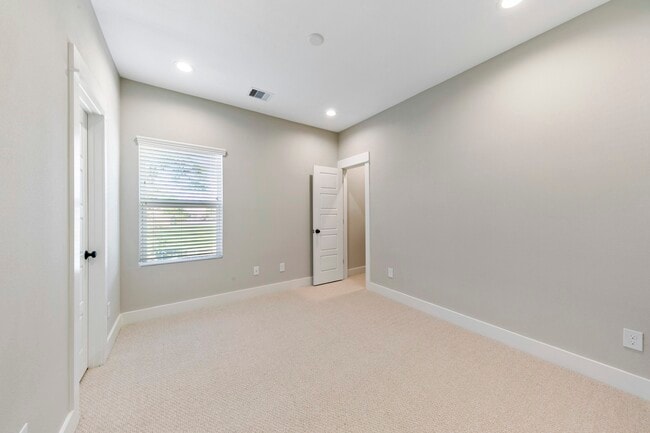 Building Photo - 5214 Pinemont Creek Ln