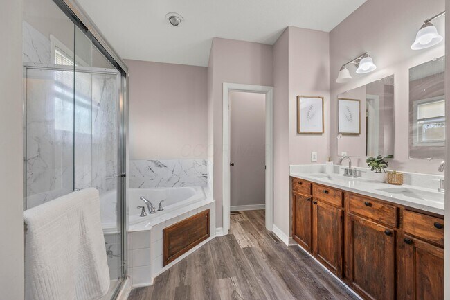 Building Photo - 5935 Pondview Ct