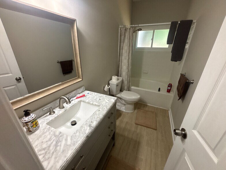 Building Photo - Room in Condo on Winterpointe Ln