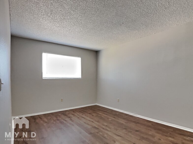 Building Photo - 8125 N 33rd Dr