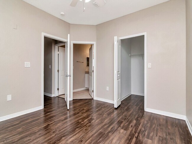 Building Photo - Ground Floor 2 Bedroom 1 Bathroom in Riverview, FL - Walk to Riverview Theater