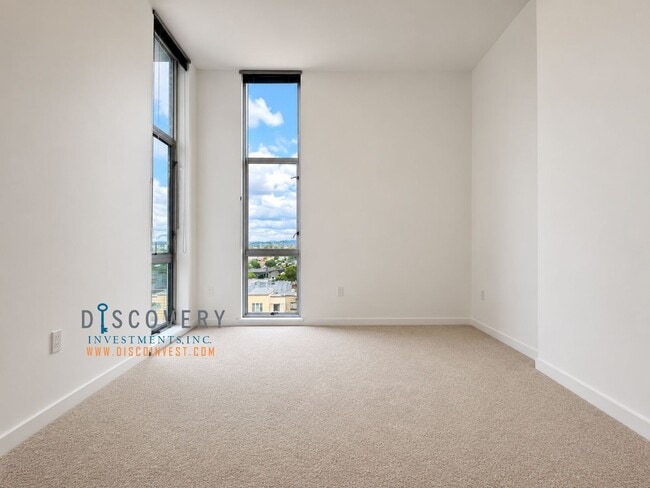 Building Photo - Uptown Place One Bedroom Condominium