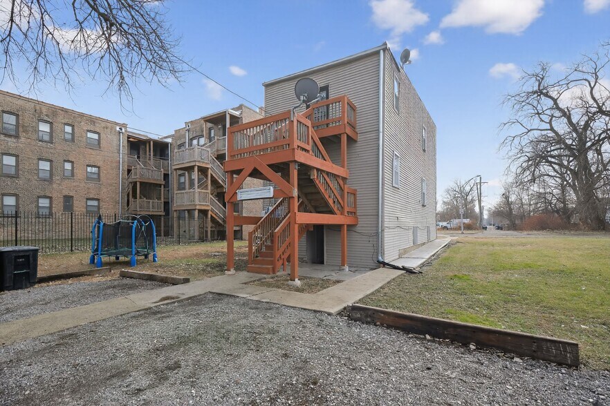 Building Photo - 1144 W 68th St