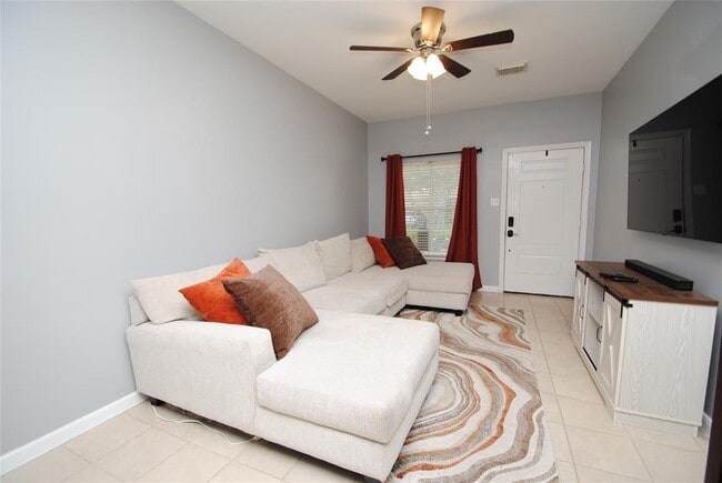 Building Photo - 8319 Greys Ln