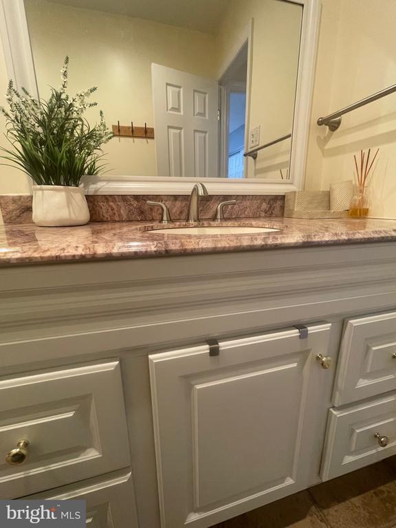 Building Photo - 7814 Saturn Pl