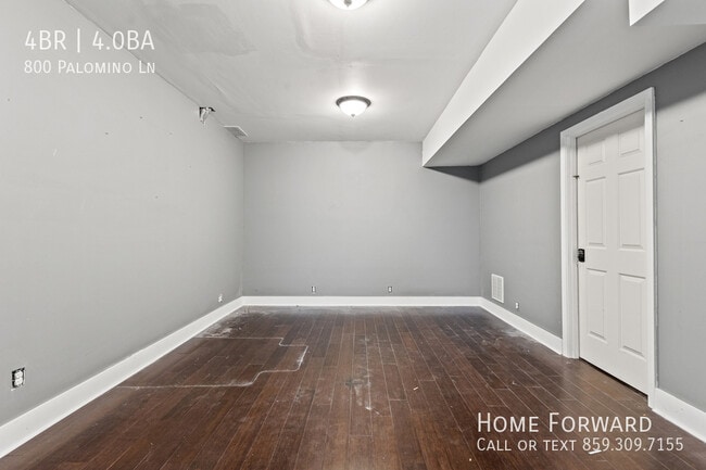 Building Photo - 800 Palomino Ln