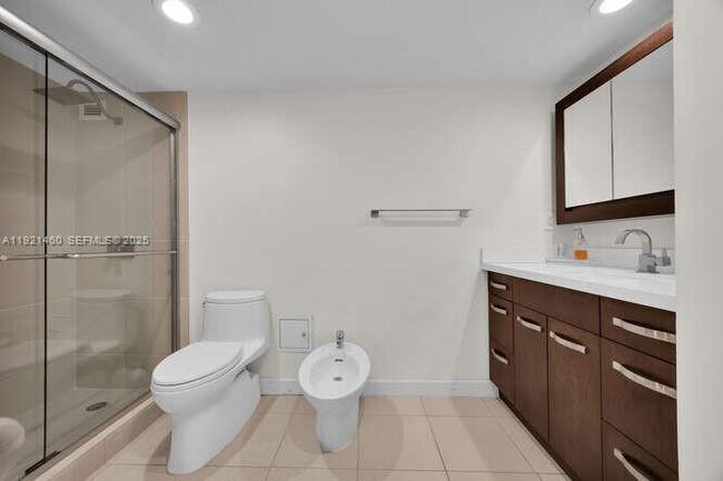 Building Photo - 5600 Collins Ave