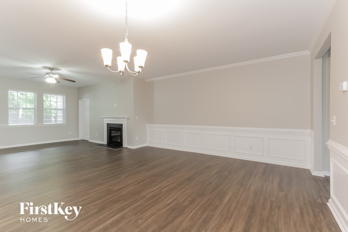 Building Photo - 105 Queensway Ln