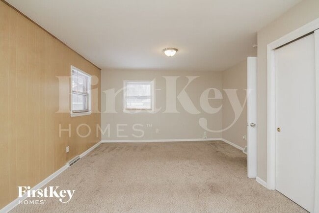 Building Photo - 15439 Elm St