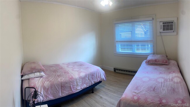 Building Photo - 7 Sylvan Side Ave