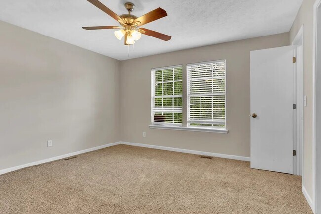 Building Photo - 3728 Adamsville Dr SW