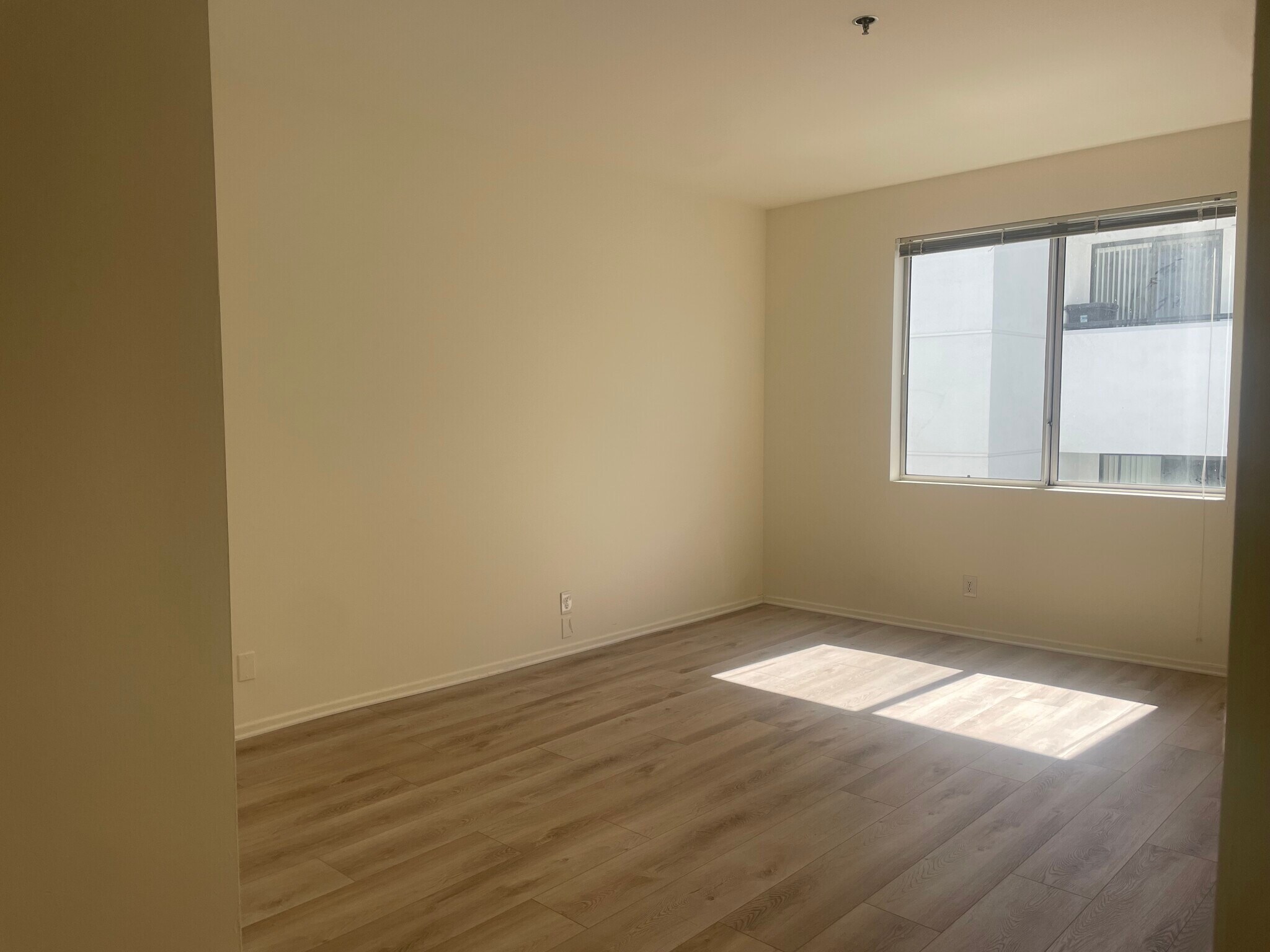 Building Photo - 10601 Wilshire Blvd