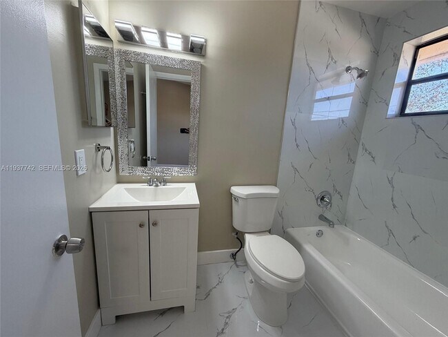 Building Photo - 1206 San Remo Cir