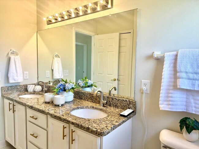Building Photo - 2400 Rockport Ct