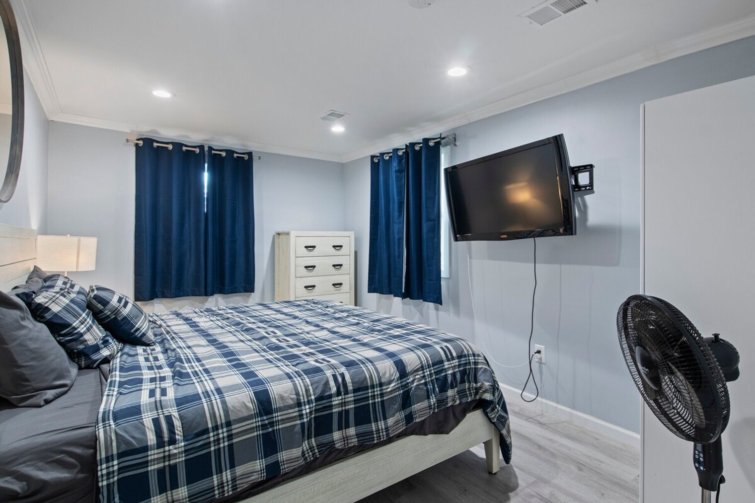 Building Photo - 229 S Peters Rd