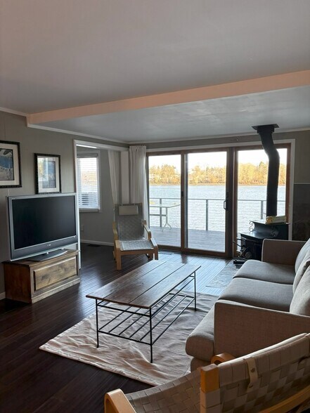 Living room with wood fp - 7356 S Miles Pl