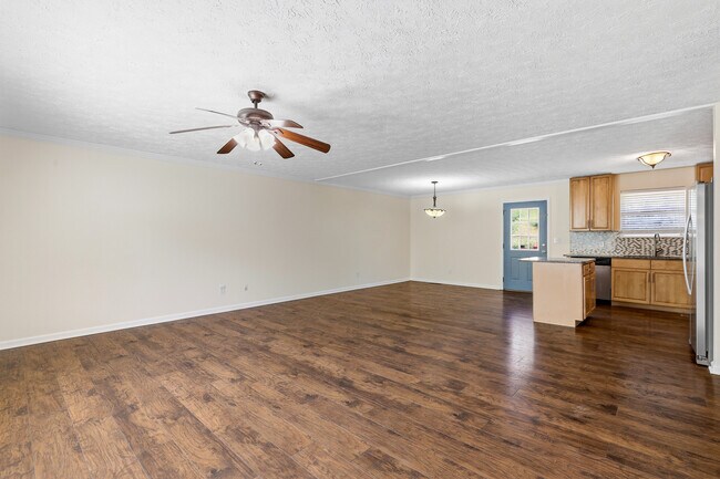 Building Photo - 1690 River Bend Rd