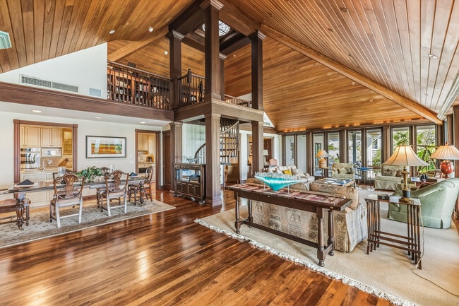 Building Photo - 1600 Treasure Ln