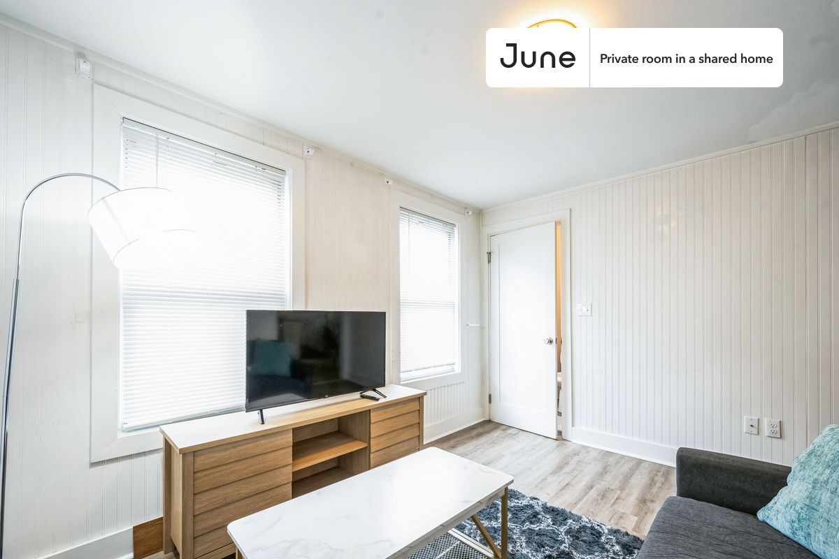 Building Photo - Room in Shared 4 bed/1.5 bath home