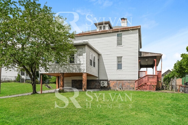 Building Photo - 109 E Cross Ave