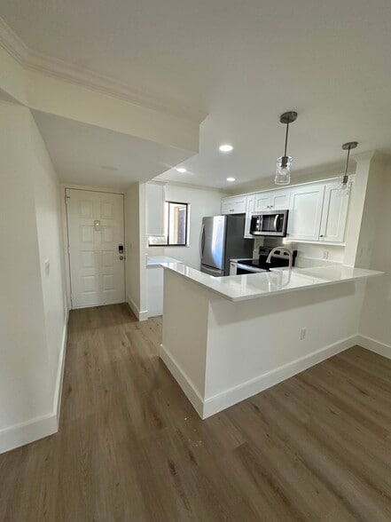 Building Photo - 401 Airport Ave E