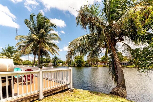 Building Photo - 4154 SW 49th St