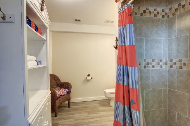 Building Photo - 1300 Eleventh Street-SI ID1023200P