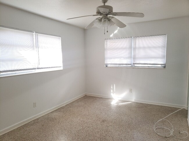 Building Photo - WR-2 Bliss Duplex