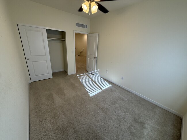 Building Photo - 885 E 98th Ave