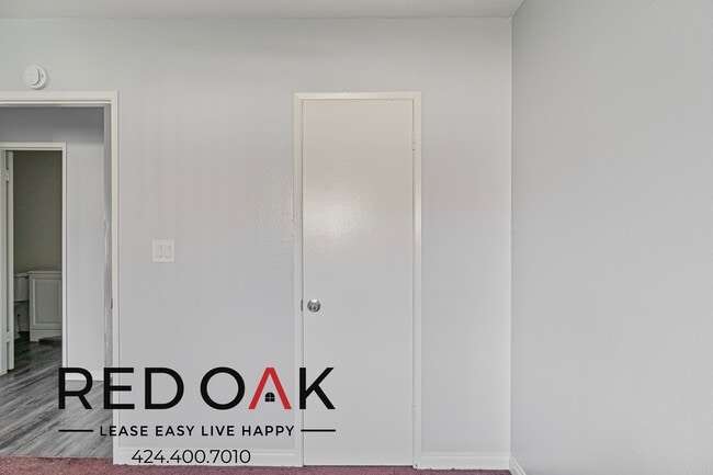 Building Photo - 9210 Somerset Blvd