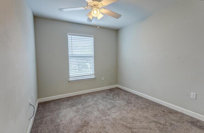 Building Photo - 9009 Banyan Beach Dr