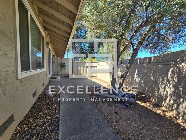 Building Photo - Fabulous 2/2 Duplex with Garage,Cat OK, Patio, Granite Counters and Fireplace