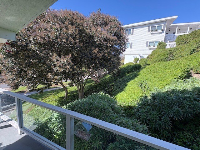 Building Photo - 2700 Bayside Dr