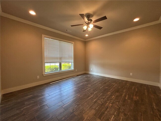 Building Photo - 3101 SW Warberry Ave