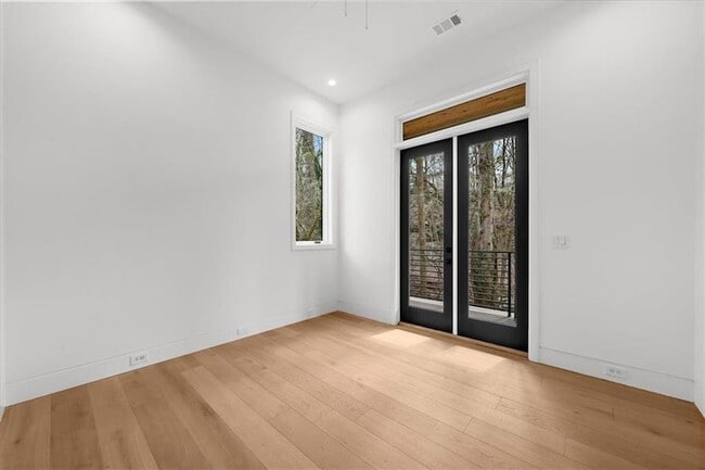 Building Photo - 942 Peachtree Battle Cir NW