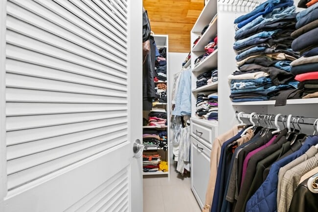 Building Photo - 219 NE 17th Ave